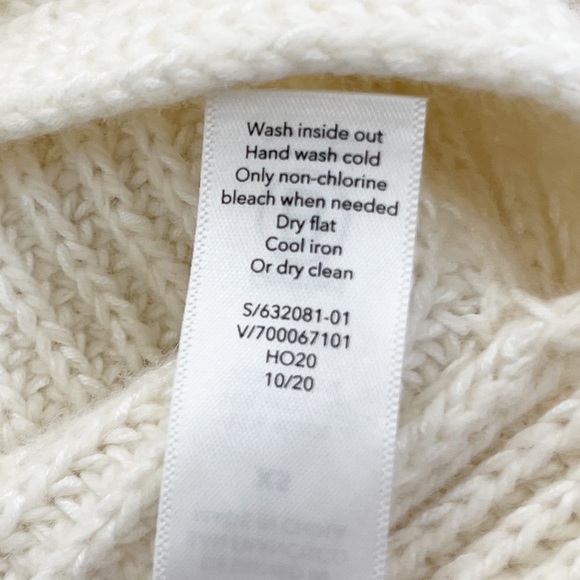 Athleta Shasta V-Neck Sweater Wool Blend
Chunky Ribbed Hi Low Hem Dove Cream - Picture 13 of 14